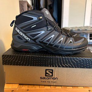 NWOT Size 11 Mid-Rise Salomon Hiking Boots